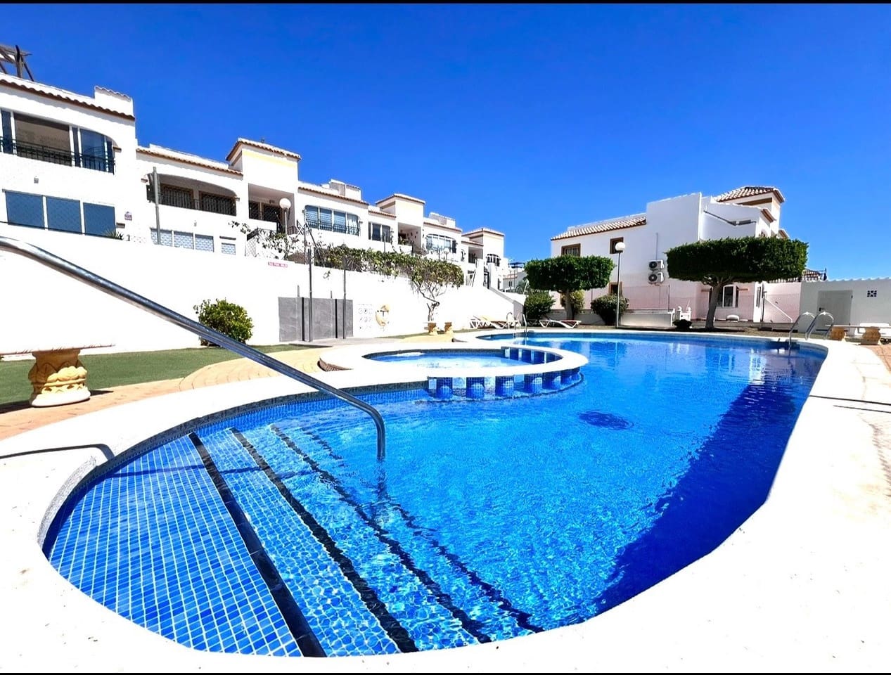 2 soveværelse Lejlighed til salg i Vistabella med swimmingpool - € 119.900 (Ref: 9360293)