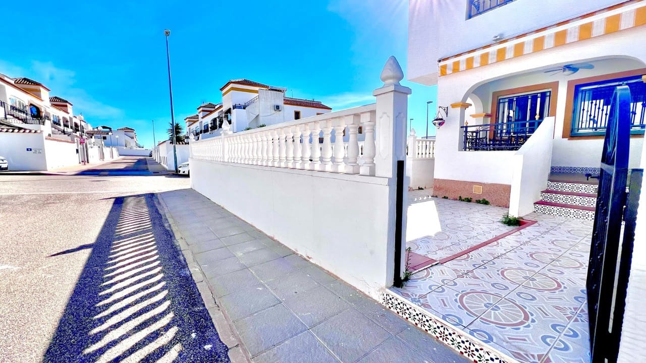 2 soveværelse Lejlighed til salg i Vistabella med swimmingpool - € 119.900 (Ref: 9360293)