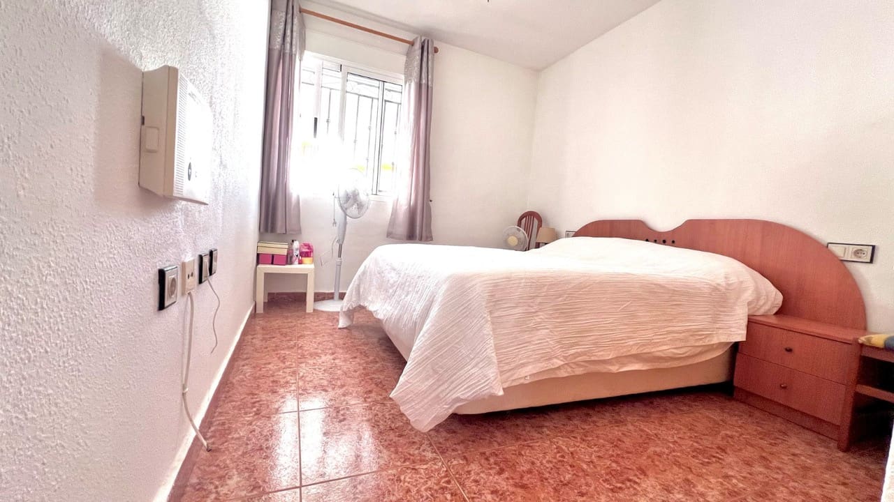 2 soveværelse Lejlighed til salg i Vistabella med swimmingpool - € 119.900 (Ref: 9360293)