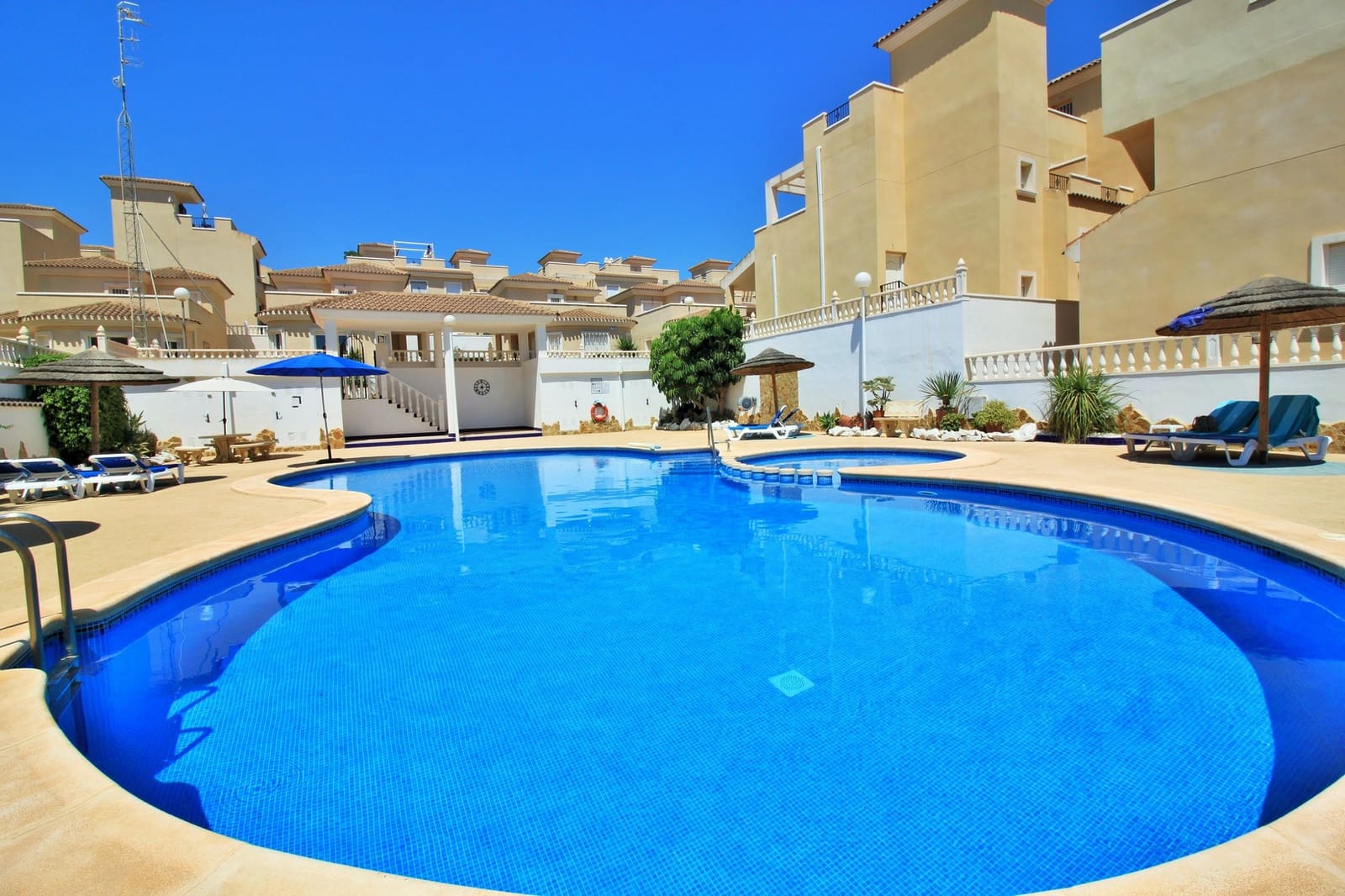 4 quarto Casa em Banda para venda em San Miguel de Salinas com piscina - 239 995 € (Ref: 9360528)