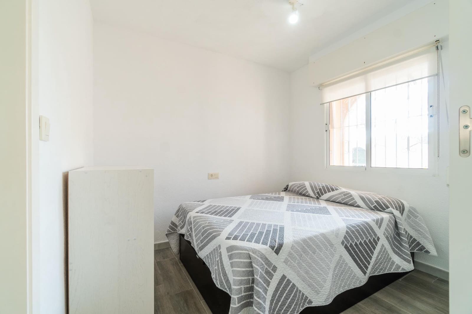 1 Zimmer Apartment zu verkaufen in Torrevieja mit Pool - 109.000 € (Ref: 9360539)