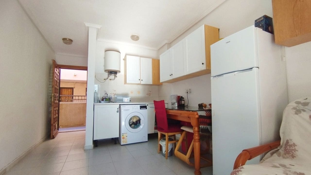 Leilighet til salgs i Torrevieja - € 65 000 (Ref: 9360540)