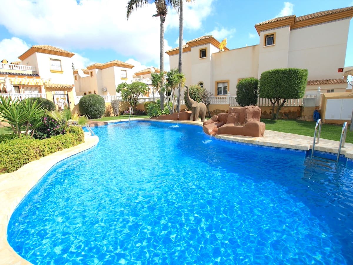 3 quarto Casa em Banda para venda em Villamartin - 215 000 € (Ref: 9362902)