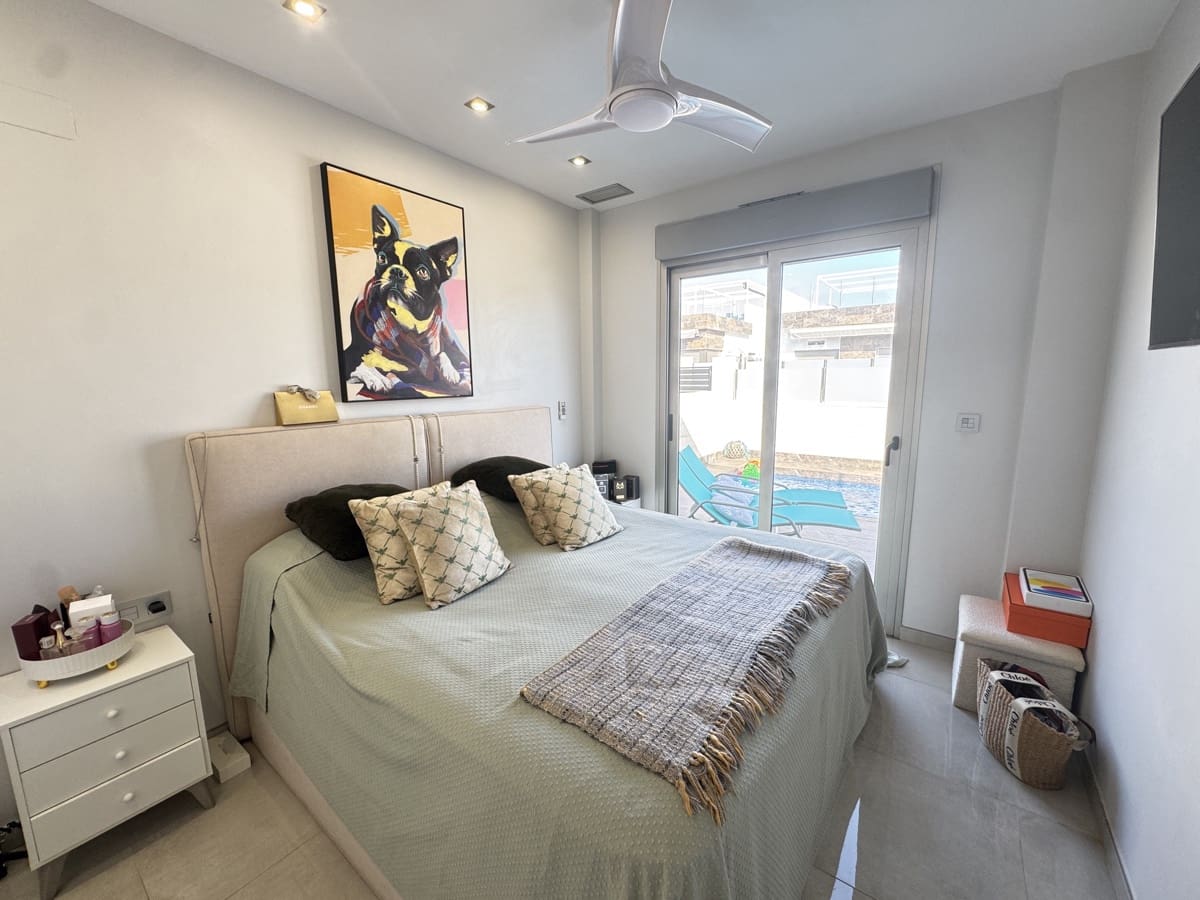 3 bedroom Villa for sale in Villamartin with pool - € 369,950 (Ref: 9363065)