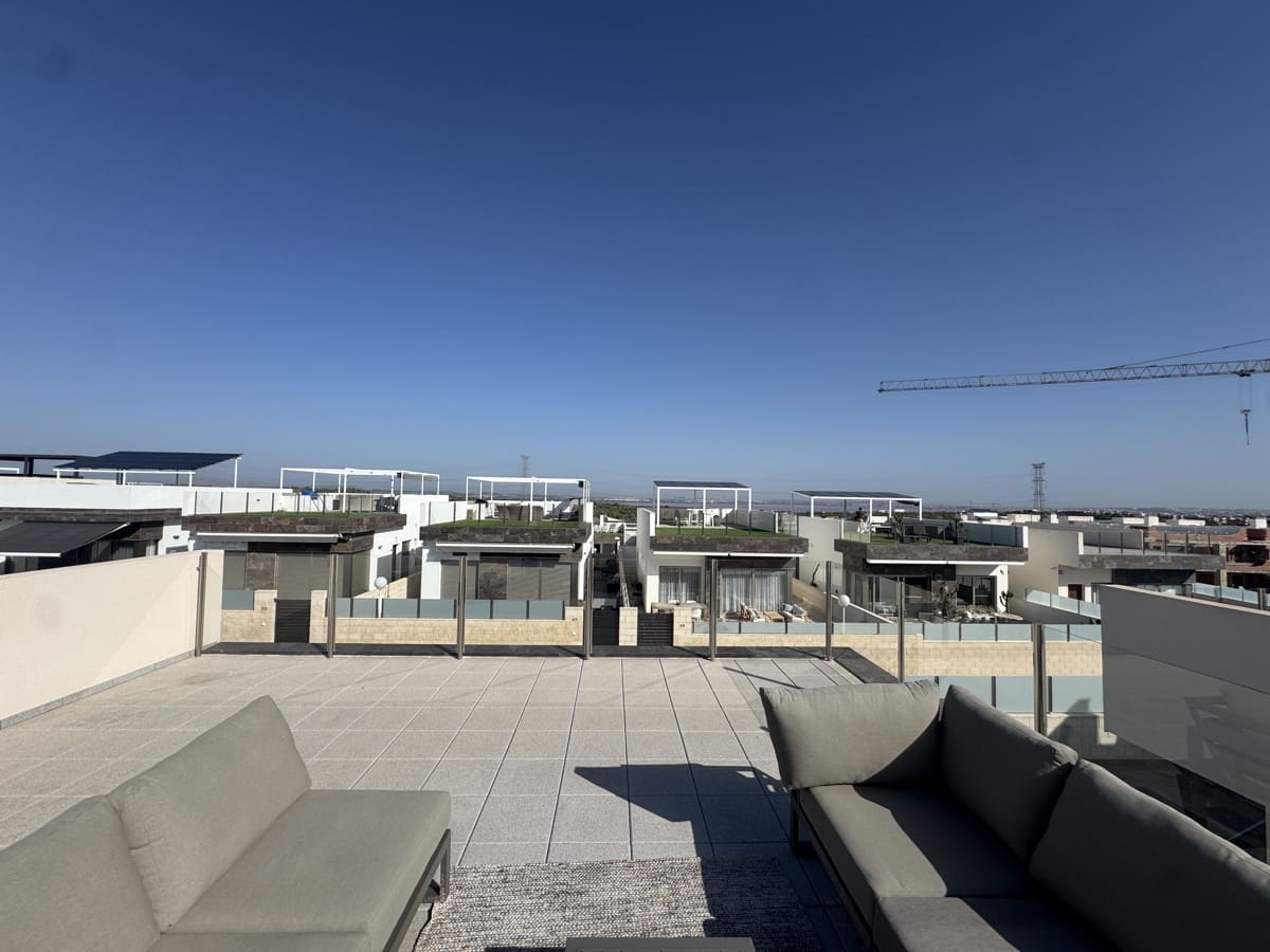 3 bedroom Villa for sale in Villamartin with pool - € 369,950 (Ref: 9363065)