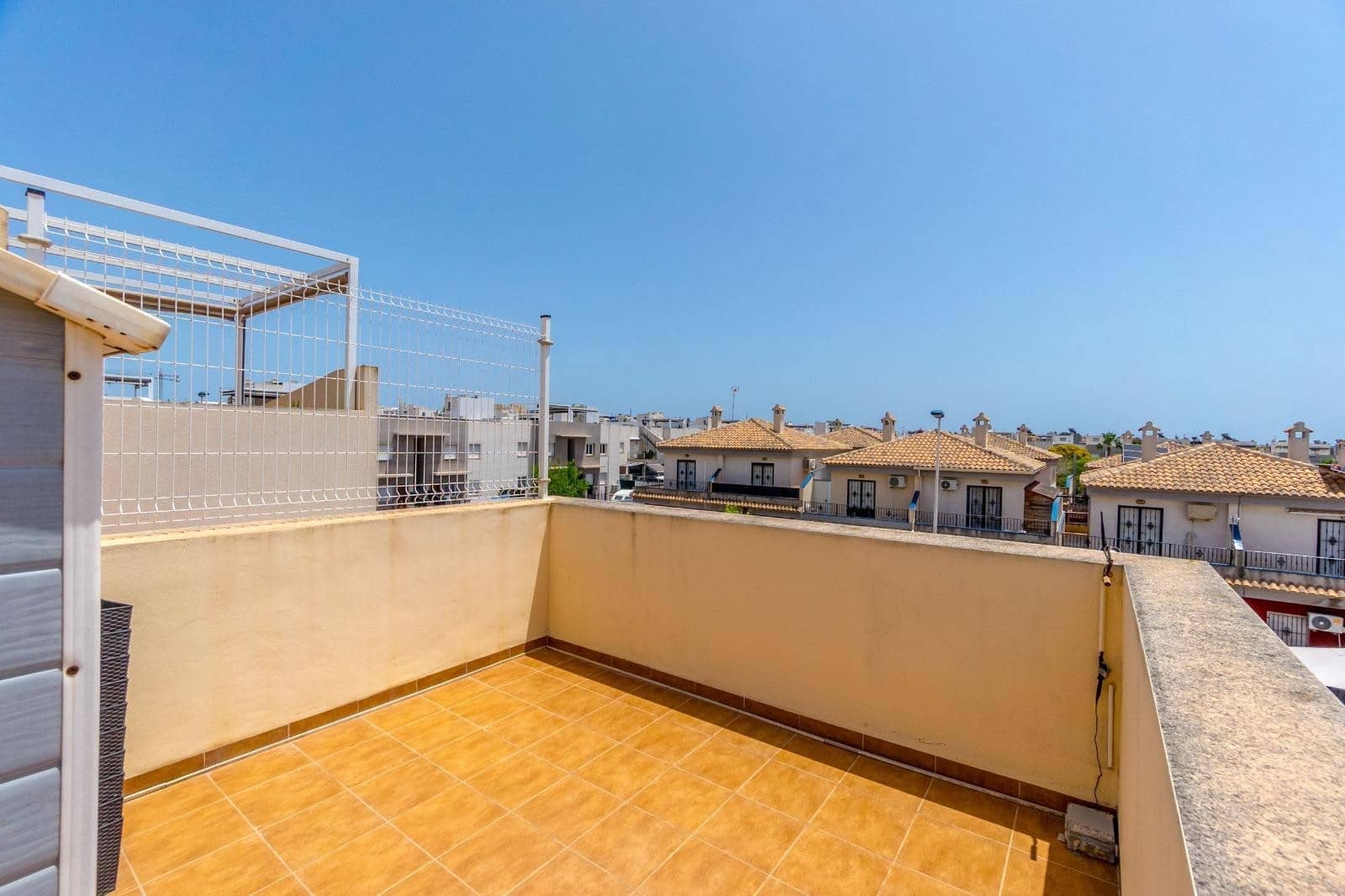 3 soveværelse Byhus til salg i Torrevieja med swimmingpool - € 319.900 (Ref: 9363067)