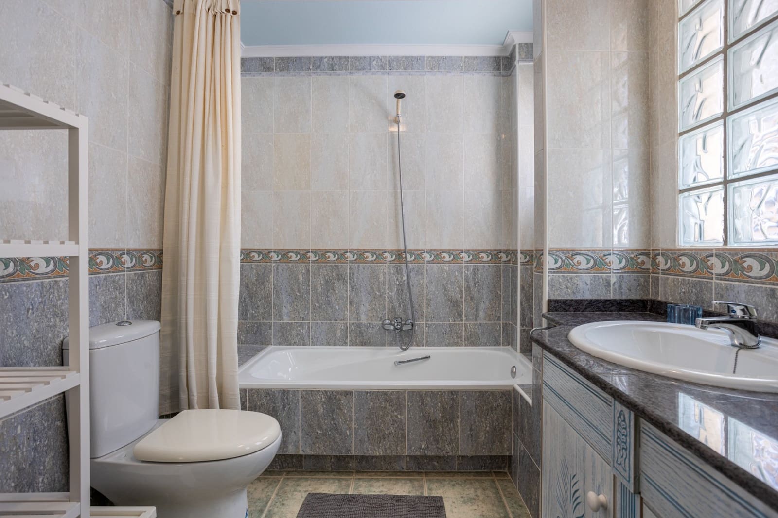 2 bedroom Villa for sale in Guardamar del Segura with pool garage - € 299,900 (Ref: 9363069)