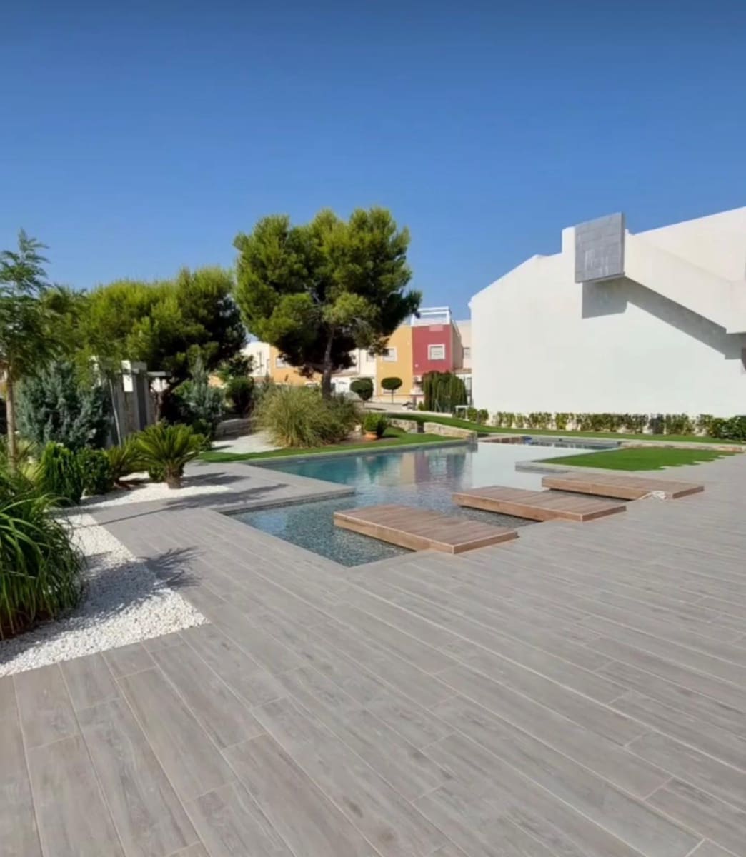 2 bedroom Apartment for sale in Los Balcones with pool - € 264,900 (Ref: 9363073)