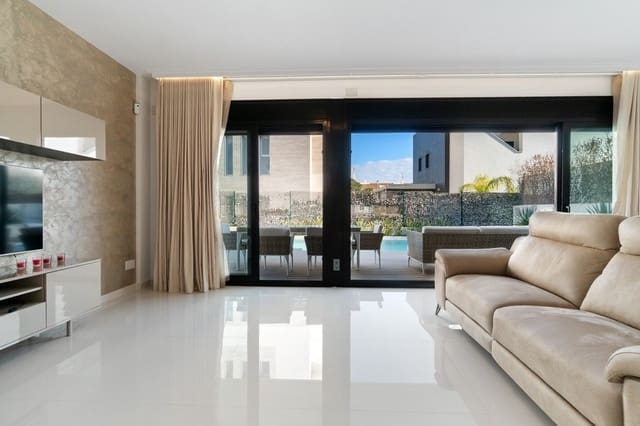 3 bedroom Villa for sale in Orihuela Costa, Orihuela with pool - € 899,000 (Ref: 9363076)