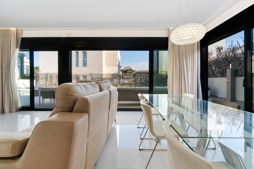 3 bedroom Villa for sale in Orihuela Costa with pool - € 899,000 (Ref: 9363076)