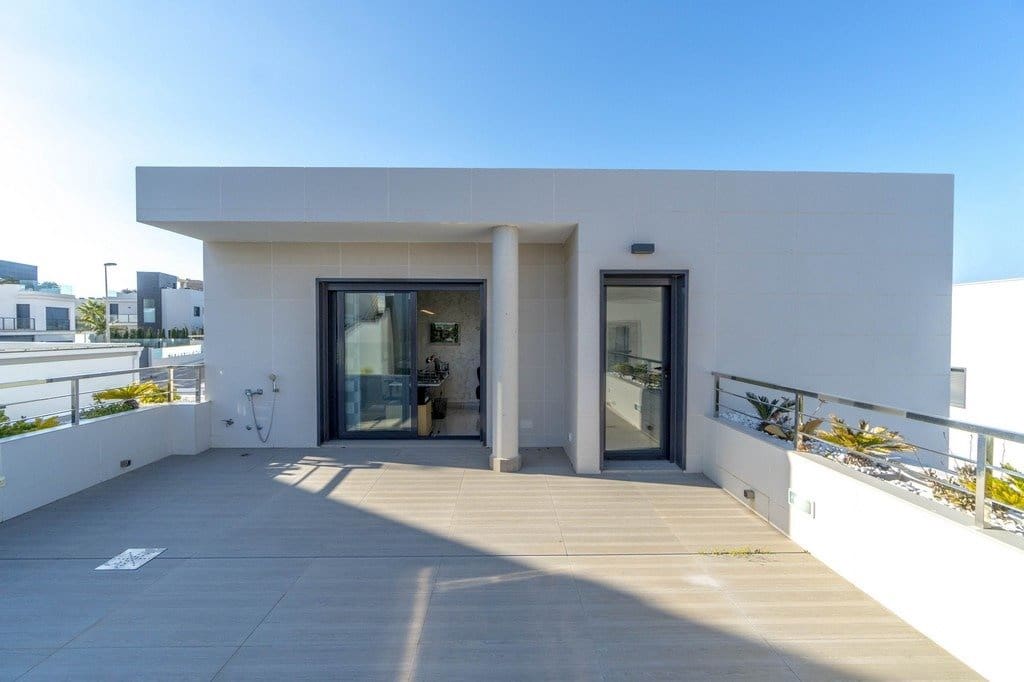 3 bedroom Villa for sale in Orihuela Costa with pool - € 899,000 (Ref: 9363076)