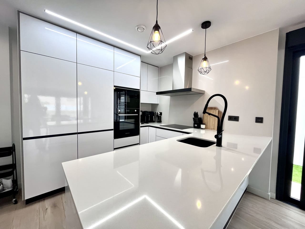 4 bedroom Villa for sale in Playa Flamenca with pool - € 794,950 (Ref: 9363077)