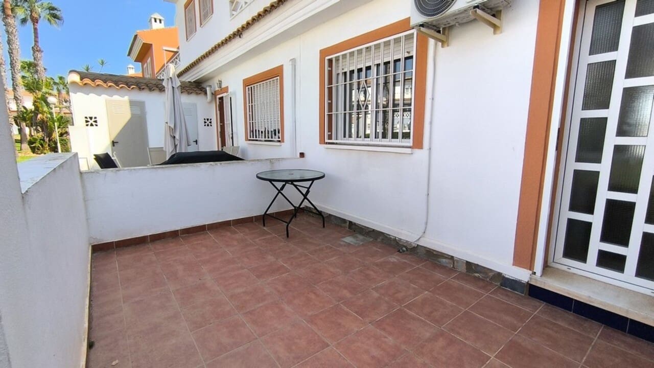 Casa de 3 habitaciones en Ciudad Quesada en venta con piscina - 220.000 € (Ref: 9368985)