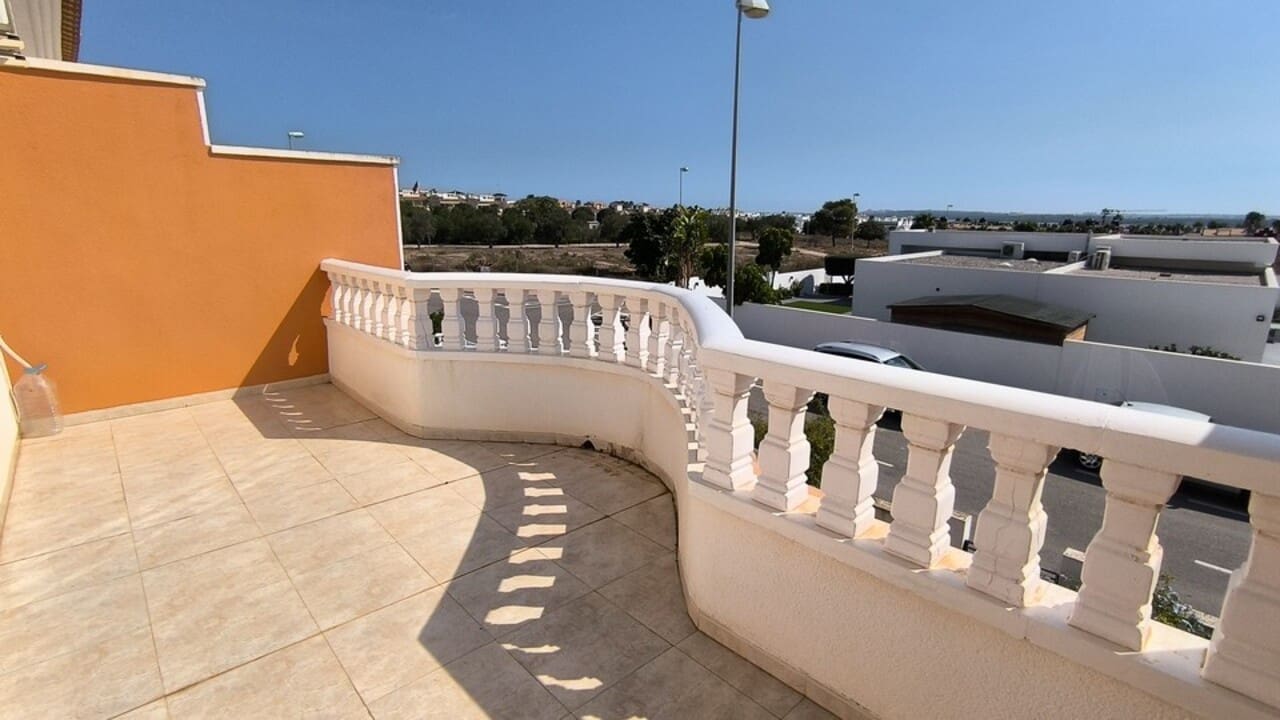 Casa de 3 habitaciones en Ciudad Quesada en venta con piscina - 220.000 € (Ref: 9368985)