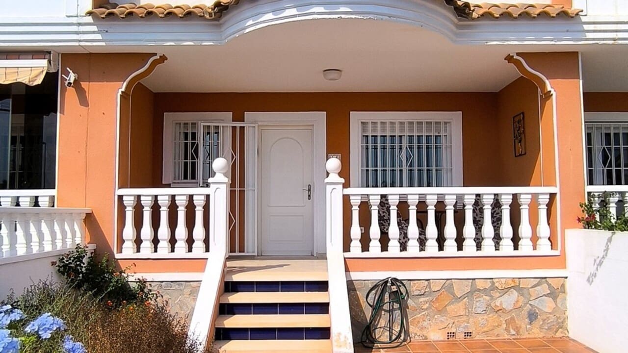 Casa de 3 habitaciones en Ciudad Quesada en venta con piscina - 220.000 € (Ref: 9368985)