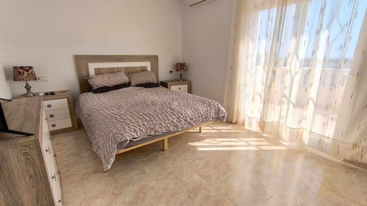 Casa de 3 habitaciones en Ciudad Quesada en venta con piscina - 220.000 € (Ref: 9368985)