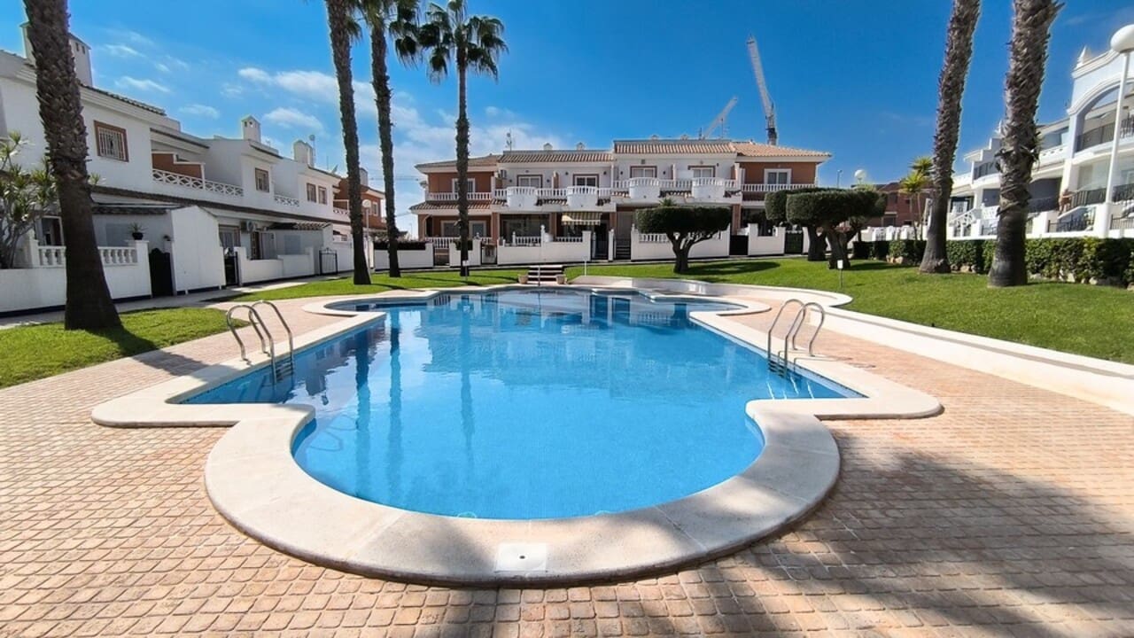 Casa de 3 habitaciones en Ciudad Quesada en venta con piscina - 220.000 € (Ref: 9368985)