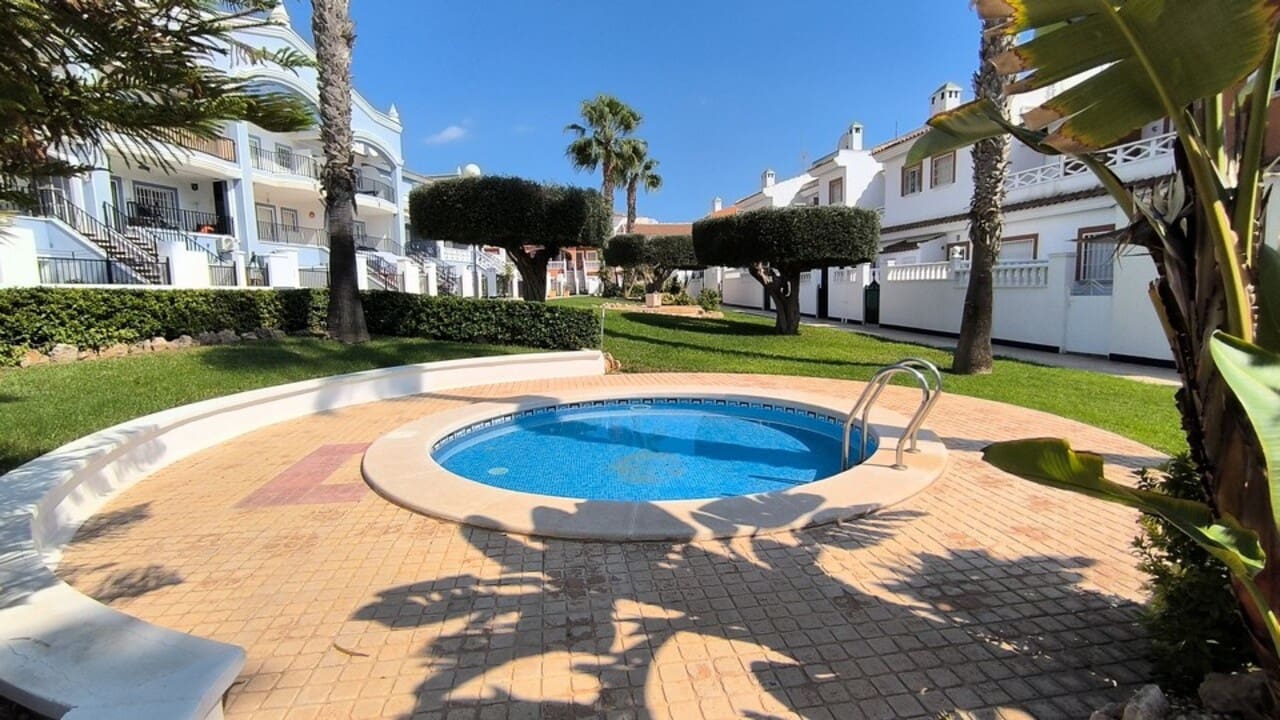 Casa de 3 habitaciones en Ciudad Quesada en venta con piscina - 220.000 € (Ref: 9368985)