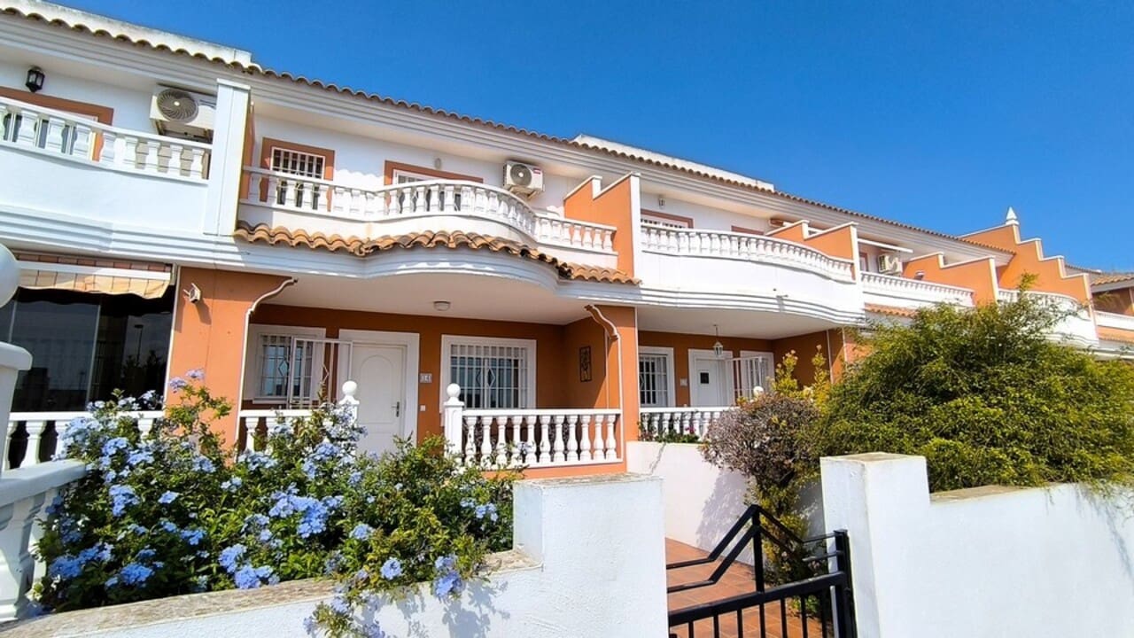 Casa de 3 habitaciones en Ciudad Quesada en venta con piscina - 220.000 € (Ref: 9368985)