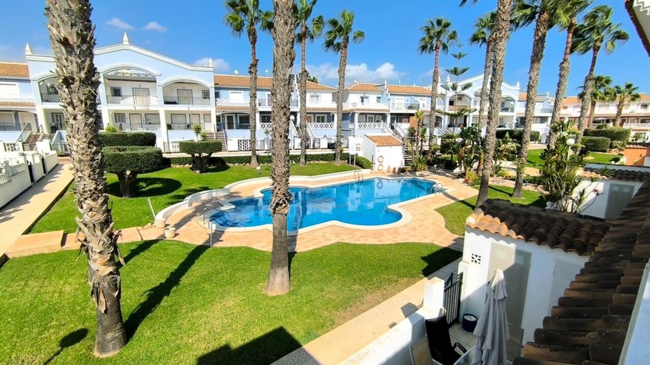 Casa de 3 habitaciones en Ciudad Quesada en venta con piscina - 220.000 € (Ref: 9368985)