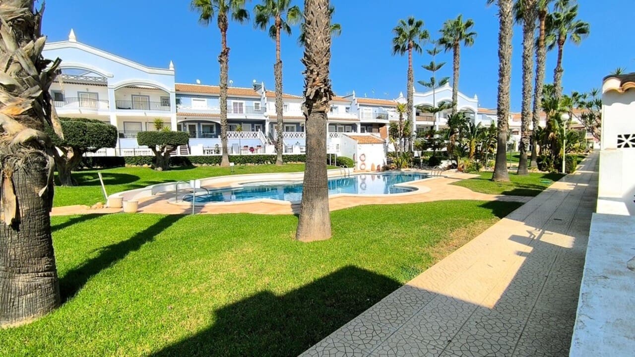 Casa de 3 habitaciones en Ciudad Quesada en venta con piscina - 220.000 € (Ref: 9368985)