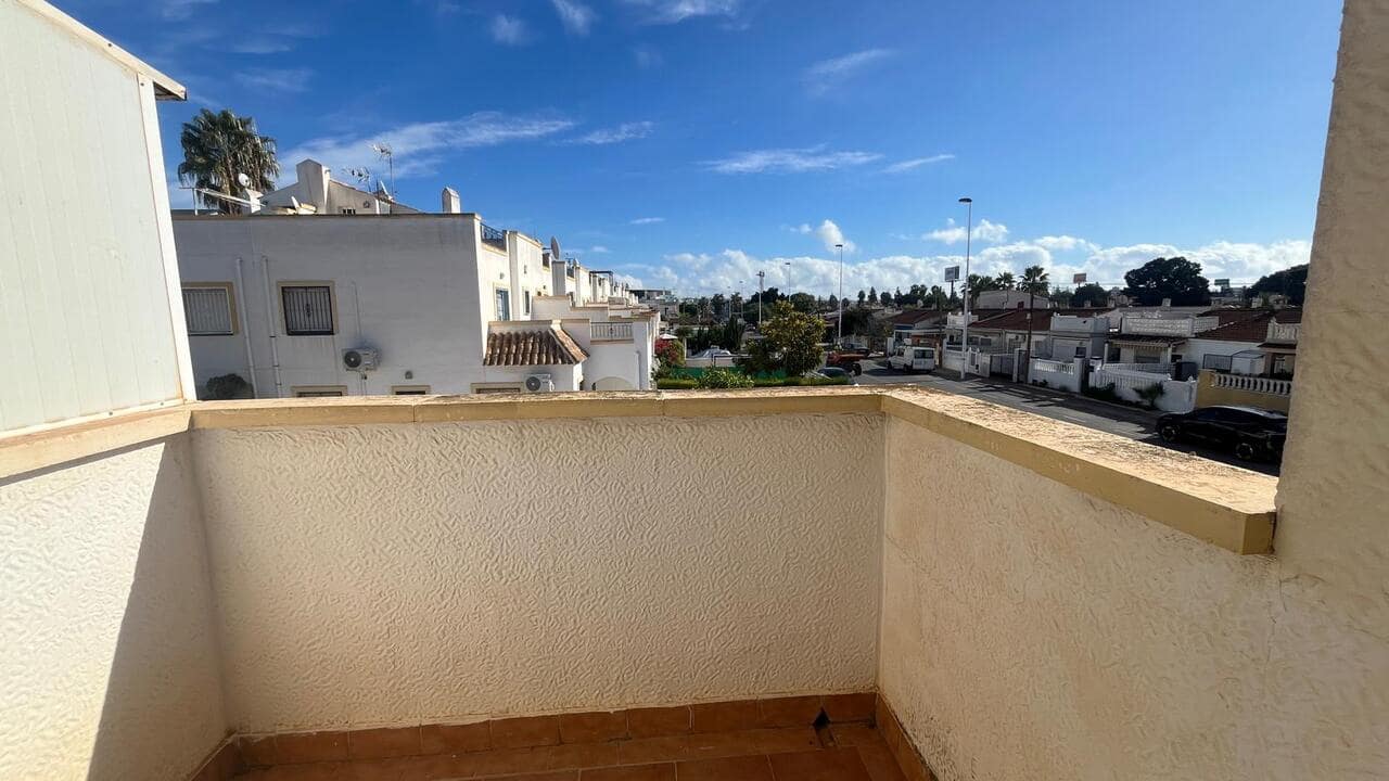 3 soverom Hus til salgs i Torrevieja med svømmebasseng garasje - € 215 000 (Ref: 9374340)