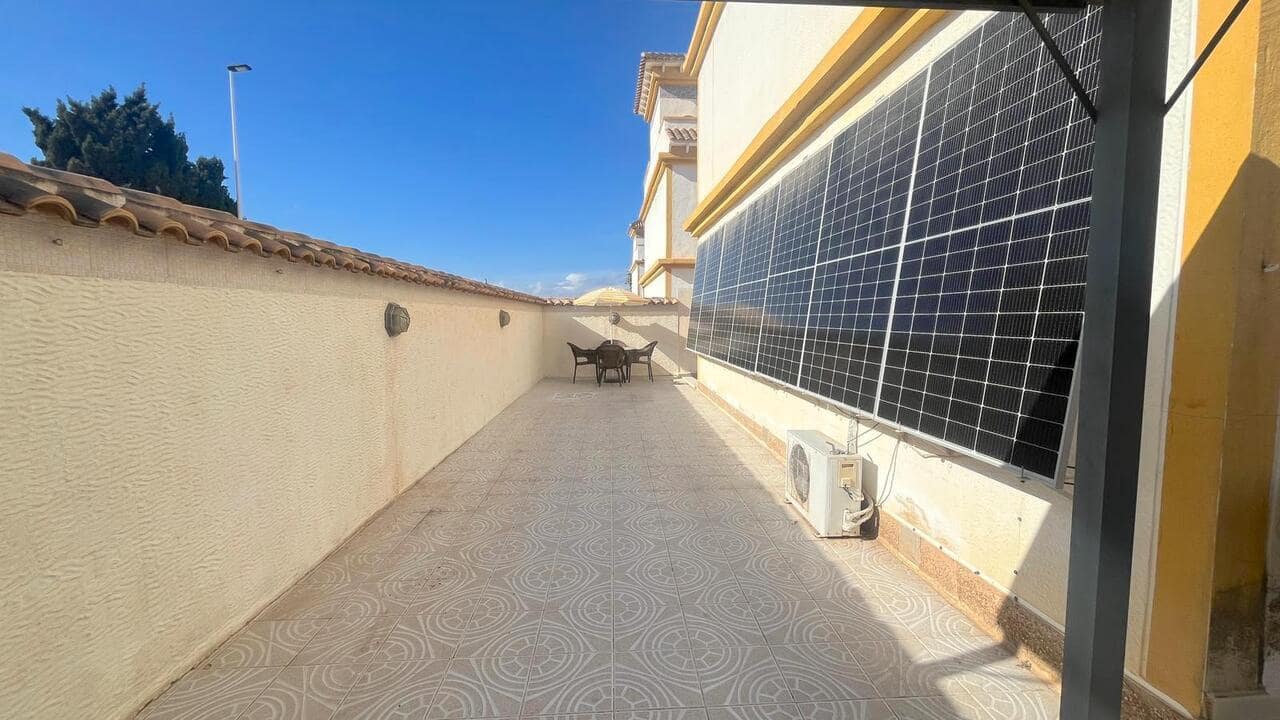 3 soverom Hus til salgs i Torrevieja med svømmebasseng garasje - € 215 000 (Ref: 9374340)