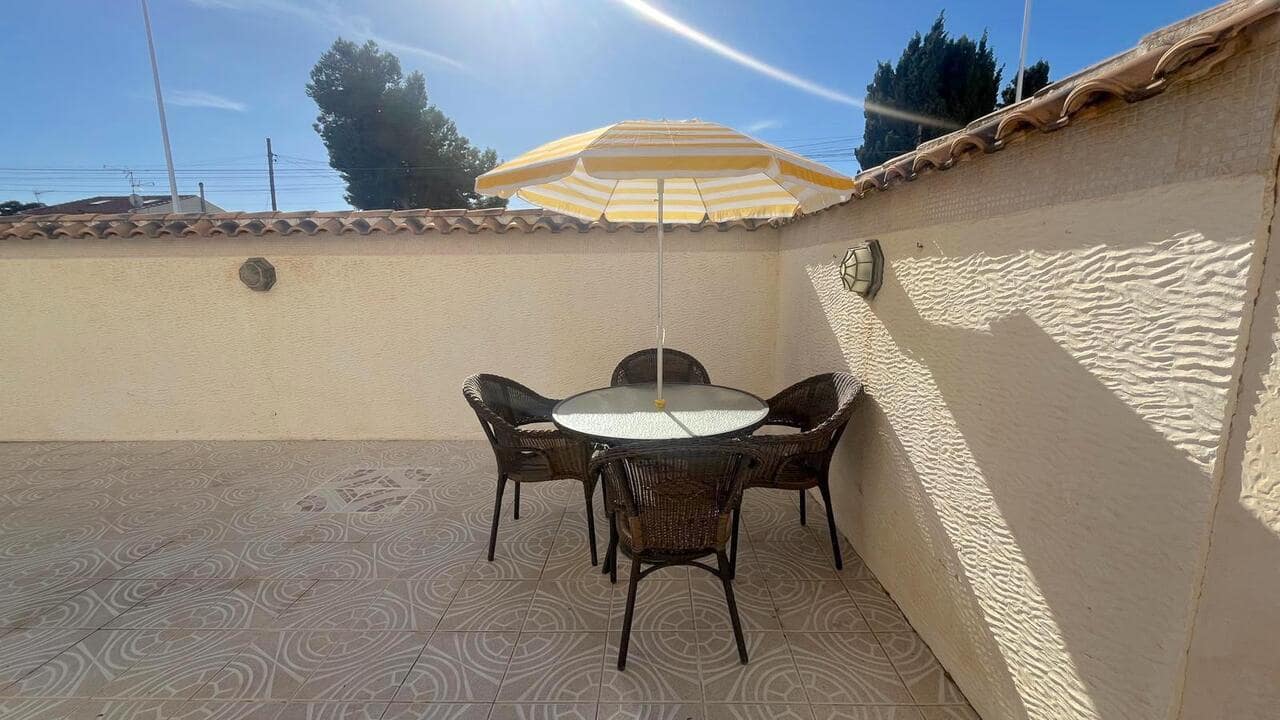 3 soverom Hus til salgs i Torrevieja med svømmebasseng garasje - € 215 000 (Ref: 9374340)