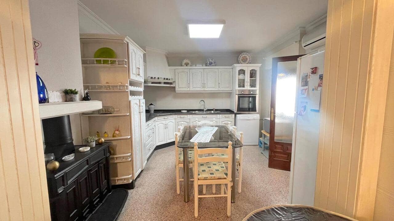 4 bedroom Townhouse for sale in Formentera del Segura with pool garage - € 200,000 (Ref: 9374341)