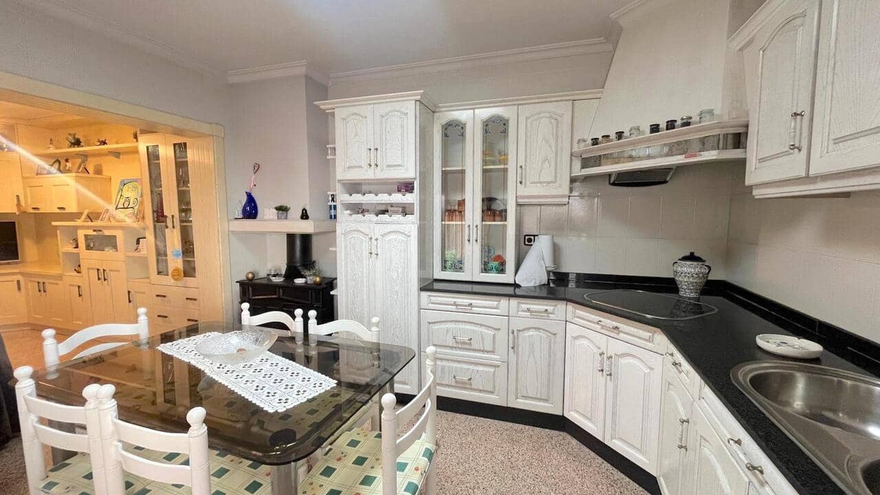 4 bedroom Townhouse for sale in Formentera del Segura with pool garage - € 200,000 (Ref: 9374341)