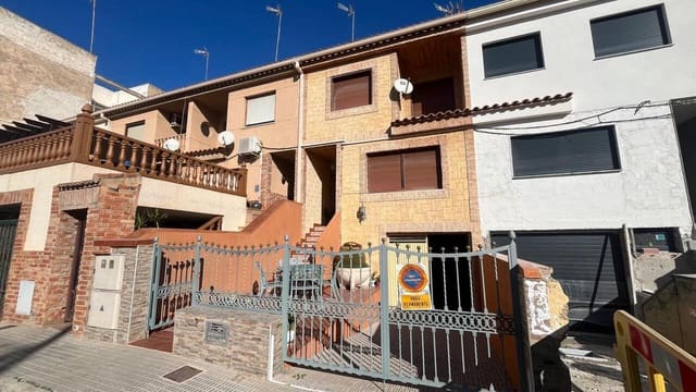 4 soveværelse Byhus til salg i Formentera del Segura med swimmingpool garage - € 200.000 (Ref: 9374341)