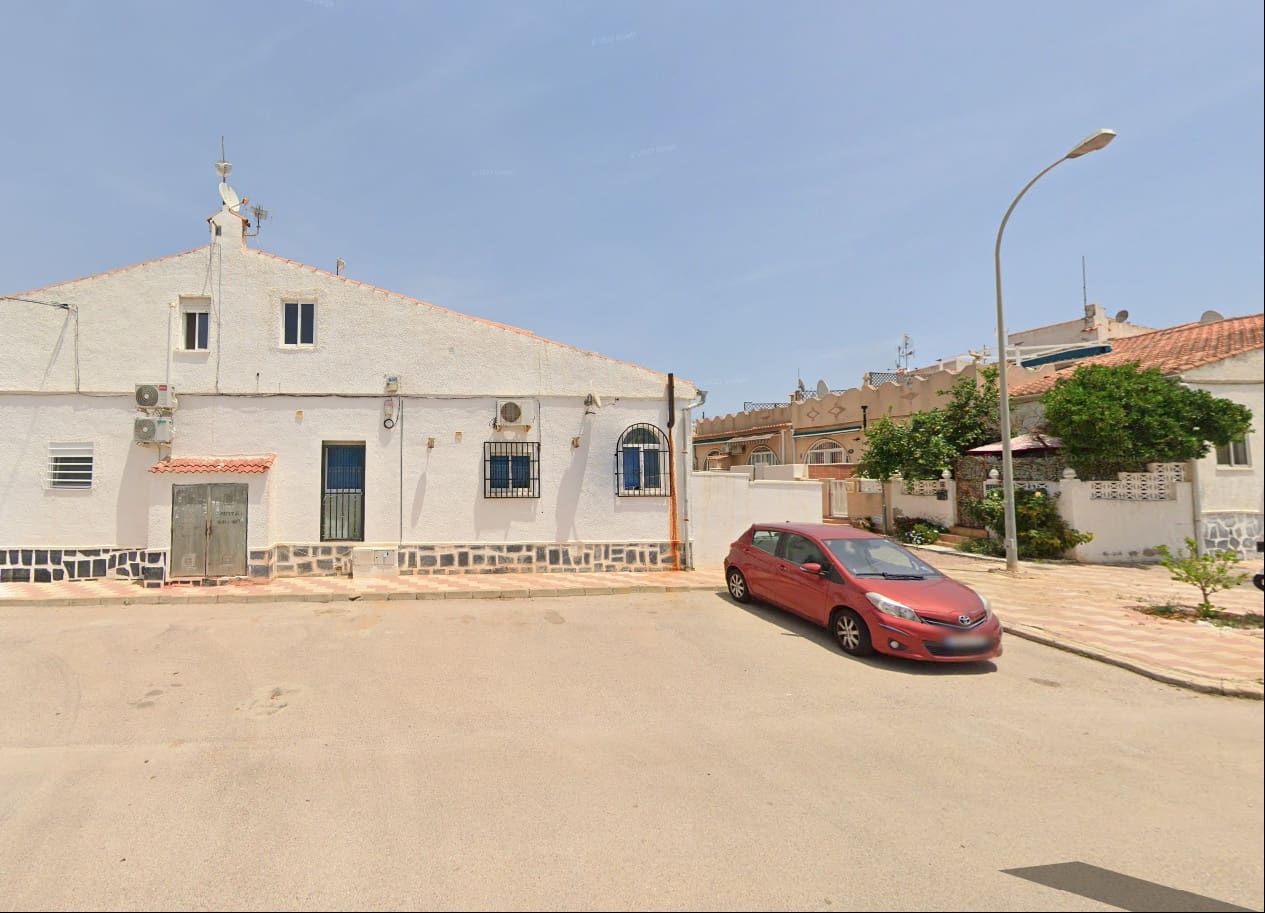 Hus til salgs i Torrevieja - € 80 000 (Ref: 9400428)
