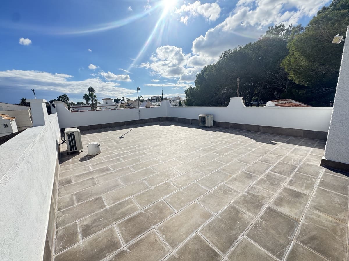 3 bedroom Villa for sale in Villamartin with pool - € 375,000 (Ref: 9403709)