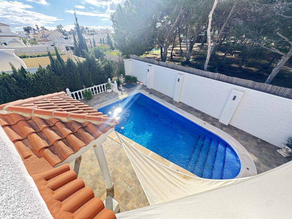 3 bedroom Villa for sale in Villamartin with pool - € 375,000 (Ref: 9403709)