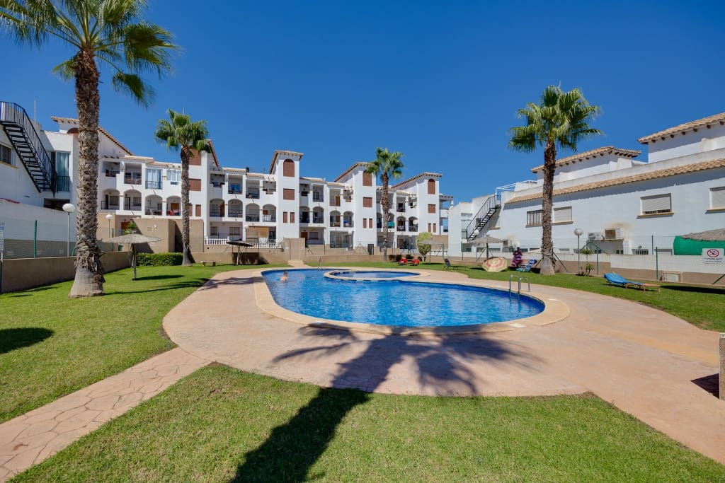2 bedroom Townhouse for sale in Orihuela Costa with pool garage - € 189,999 (Ref: 9419126)