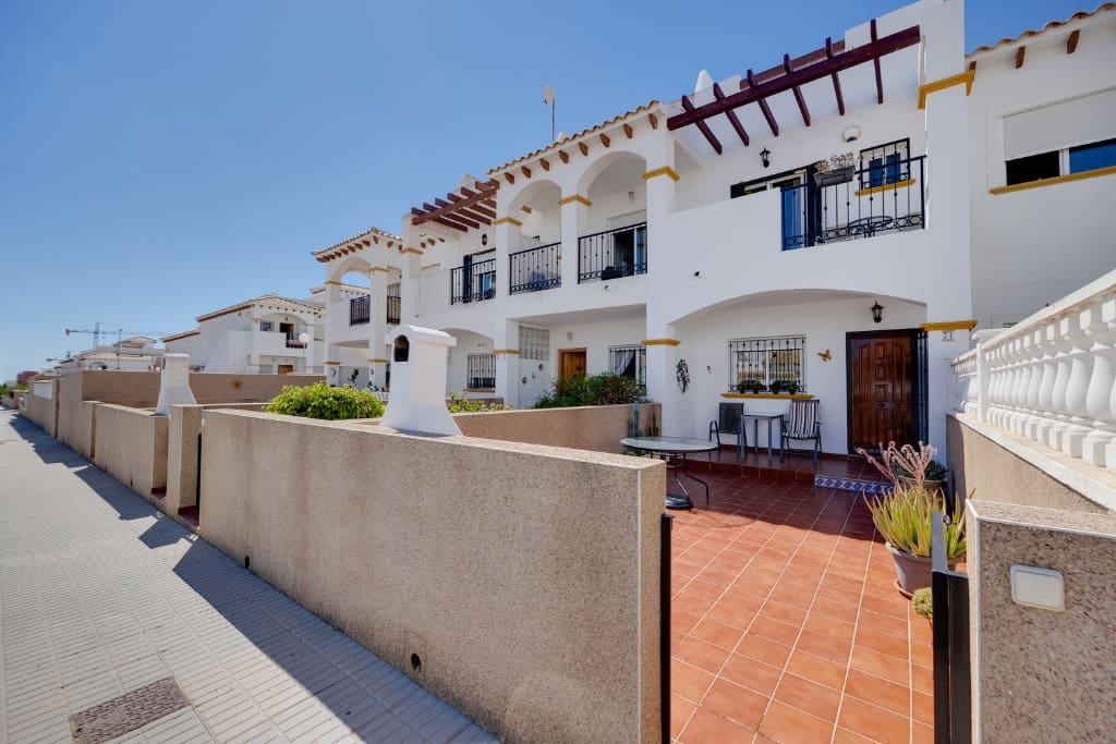 2 bedroom Townhouse for sale in Orihuela Costa with pool garage - € 189,999 (Ref: 9419126)