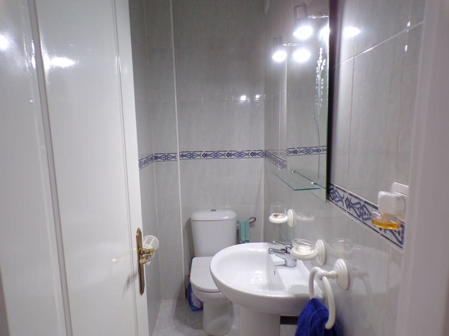 2 bedroom Townhouse for sale in Villamartin with pool garage - € 165,000 (Ref: 9428908)