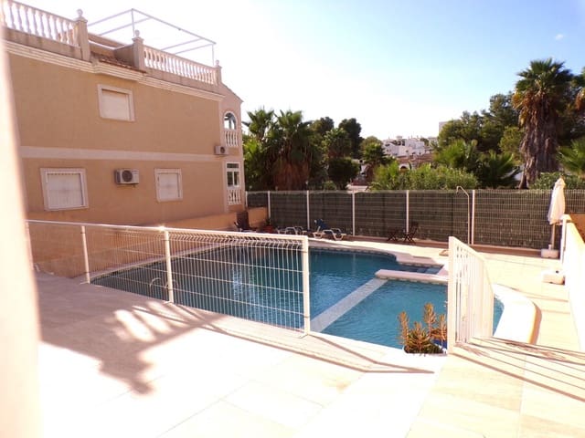 2 soverom Hus til salgs i Villamartin, Orihuela med svømmebasseng garasje - € 165 000 (Ref: 9428908)