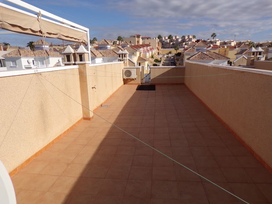 2 bedroom Townhouse for sale in Villamartin with pool garage - € 165,000 (Ref: 9428908)