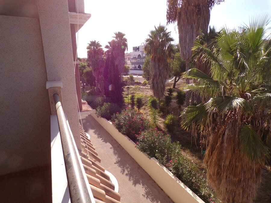 2 bedroom Townhouse for sale in Villamartin with pool garage - € 165,000 (Ref: 9428908)