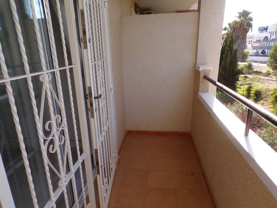 2 bedroom Townhouse for sale in Villamartin with pool garage - € 165,000 (Ref: 9428908)