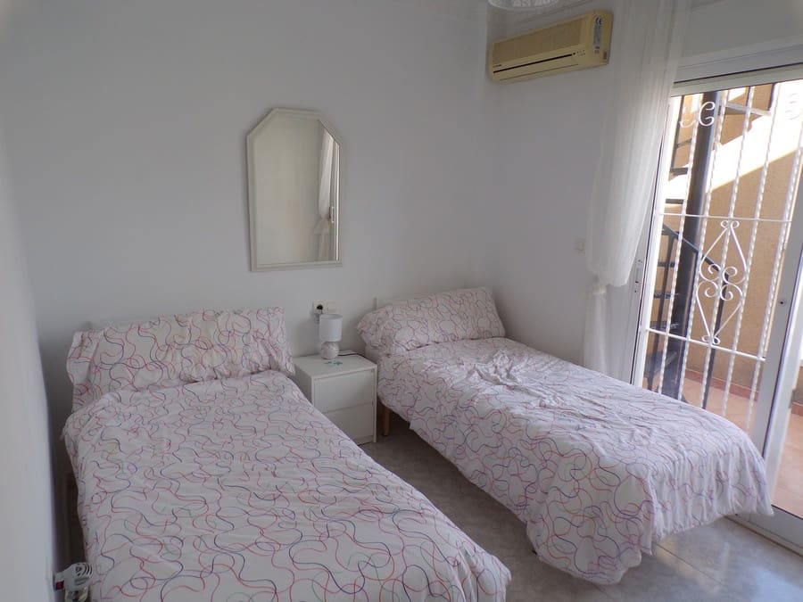 2 bedroom Townhouse for sale in Villamartin with pool garage - € 165,000 (Ref: 9428908)