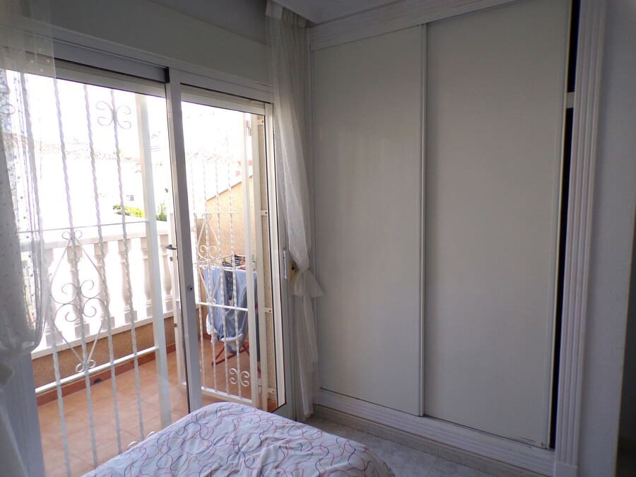 2 bedroom Townhouse for sale in Villamartin with pool garage - € 165,000 (Ref: 9428908)