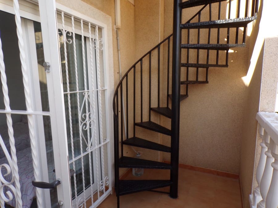 2 bedroom Townhouse for sale in Villamartin with pool garage - € 165,000 (Ref: 9428908)