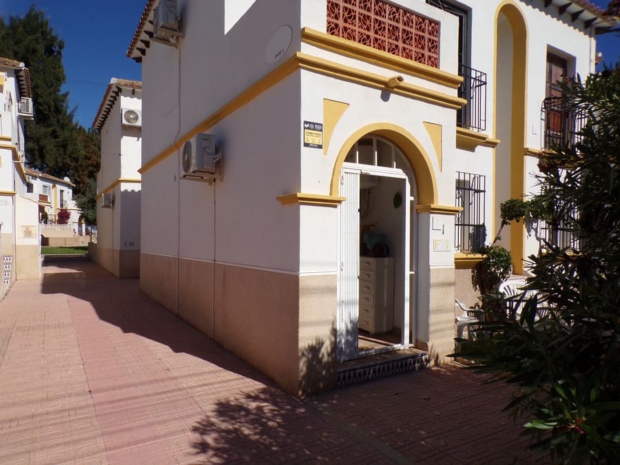 1 bedroom Apartment for sale in Villamartin with pool - € 99,995 (Ref: 9428916)