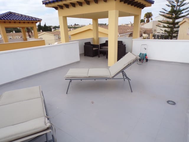 3 soveværelse Villa til salg i Villamartin, Orihuela med swimmingpool - € 259.995 (Ref: 9432304)