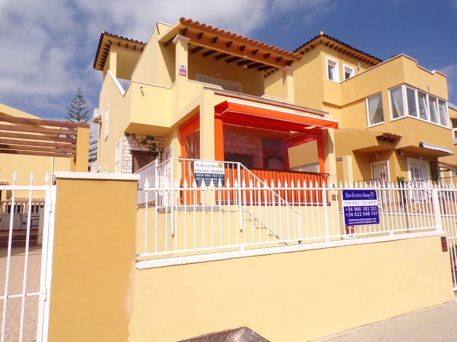 3 bedroom Villa for sale in Villamartin with pool - € 259,995 (Ref: 9432304)