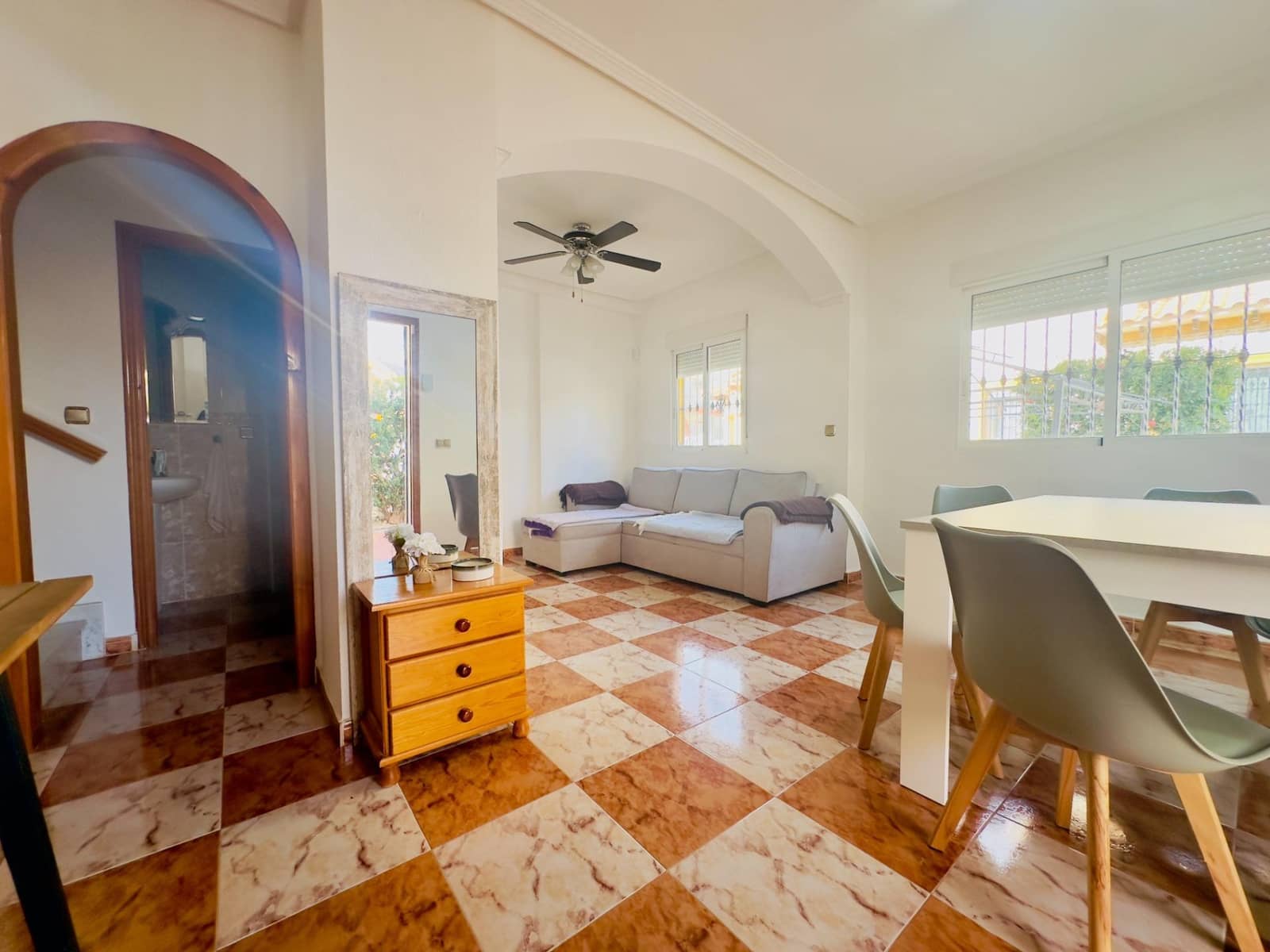 Chalet de 2 habitaciones en Orihuela Costa en venta con piscina - 240.000 € (Ref: 9432335)