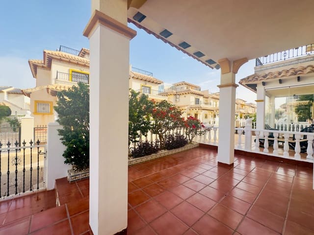 Chalet de 2 habitaciones en Orihuela Costa, Orihuela en venta con piscina - 240.000 € (Ref: 9432335)