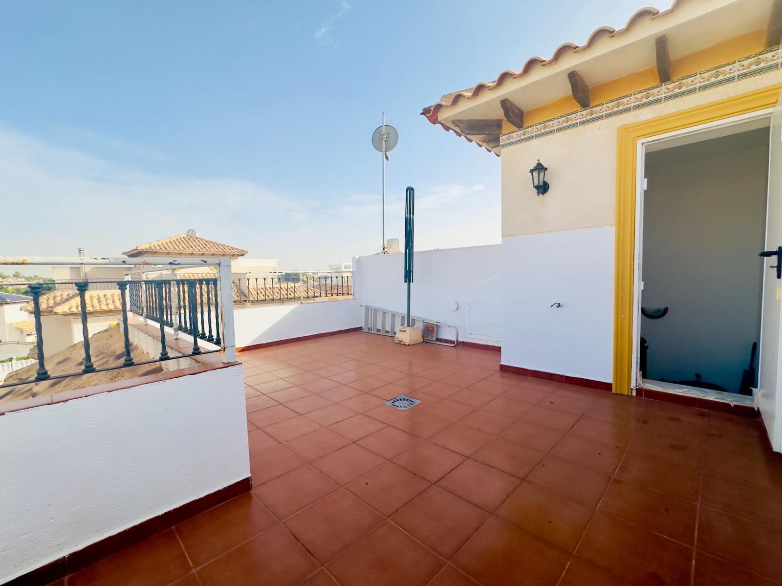 Chalet de 2 habitaciones en Orihuela Costa en venta con piscina - 240.000 € (Ref: 9432335)